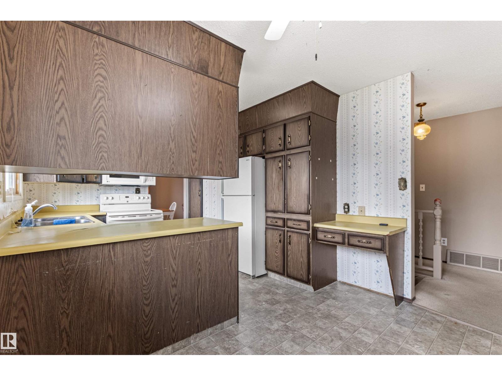 1984 68 Street NW - Photo 24