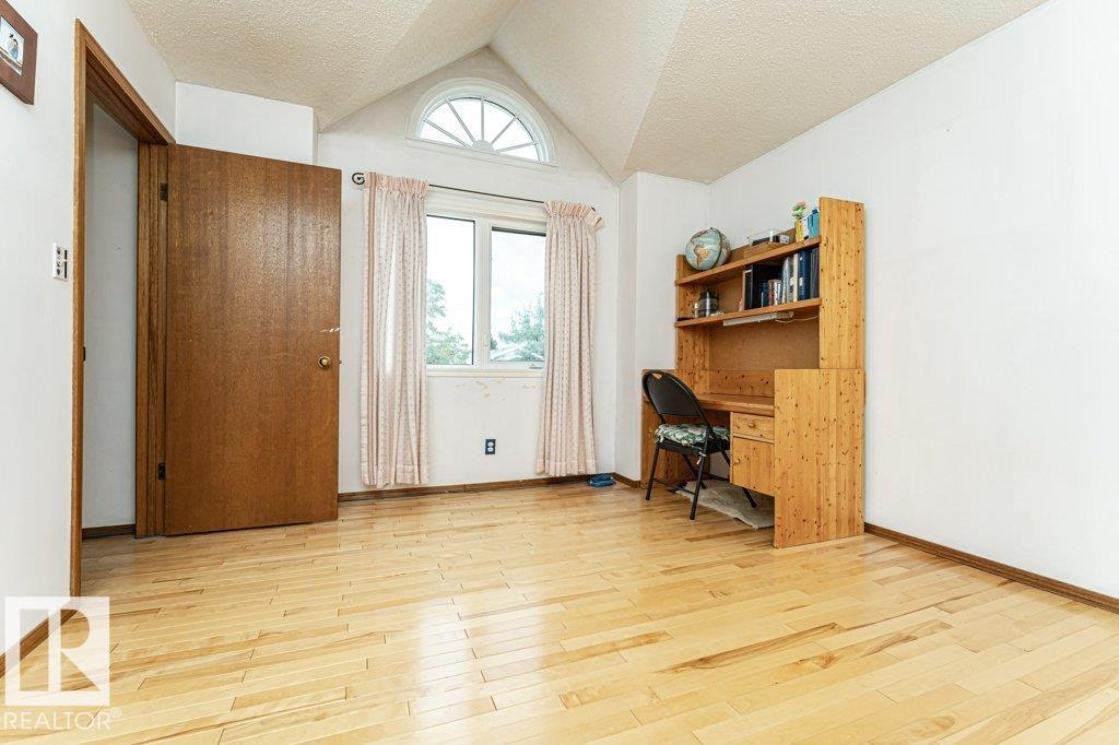 3303 42A AV NW - 27