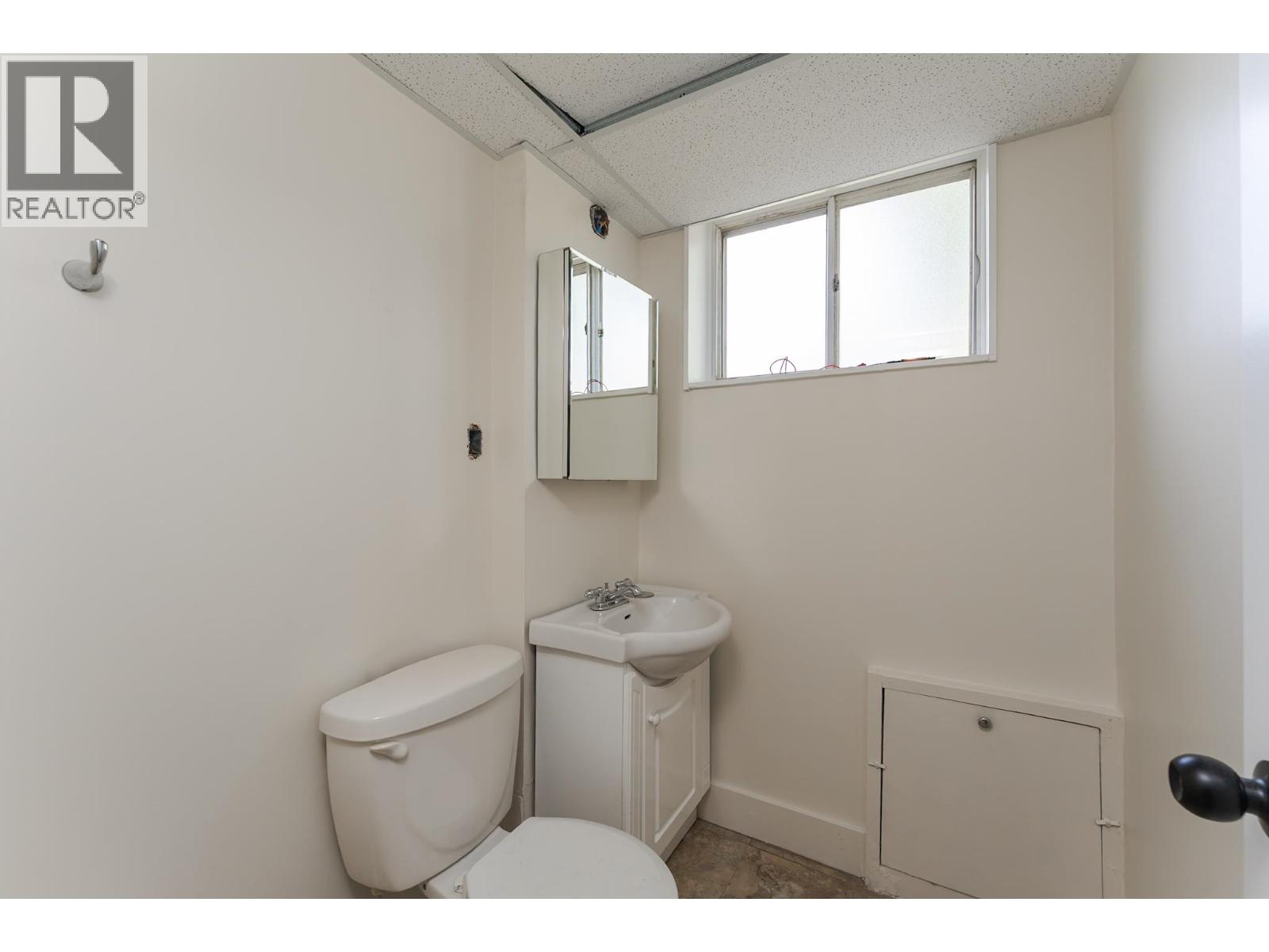 1575 VAN BIEN AVENUE - 26