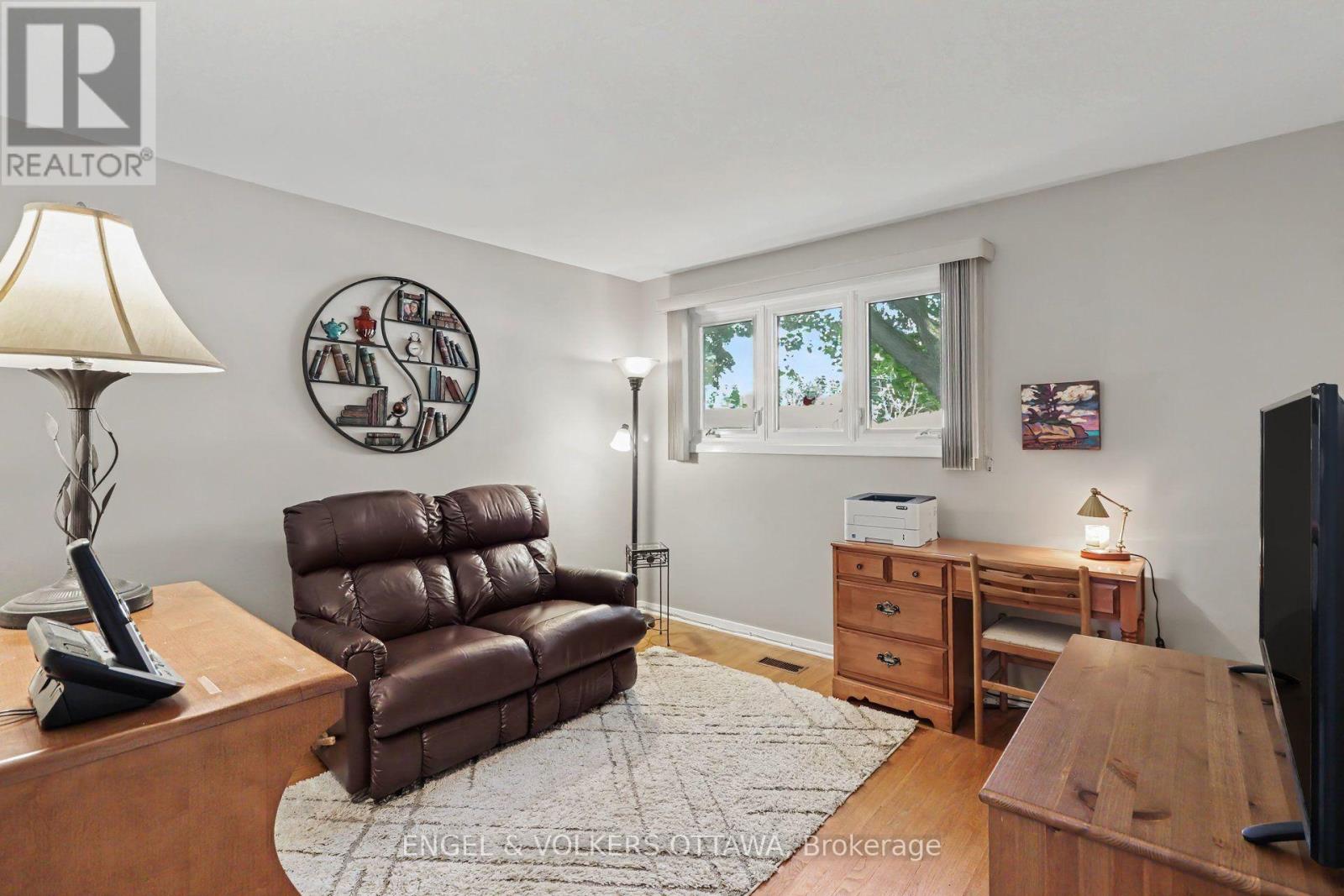 4 Bed, 2 Bath House for Sale in Ottawa – 2715 COLMAN STREET, Ottawa – MLS# X13676750 - Image 19