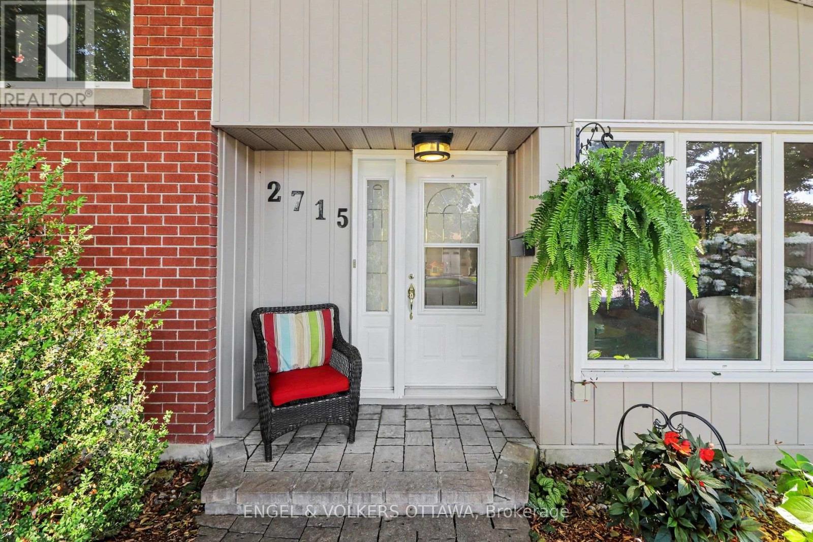4 Bed, 2 Bath House for Sale in Ottawa – 2715 COLMAN STREET, Ottawa – MLS# X13676750 - Image 7
