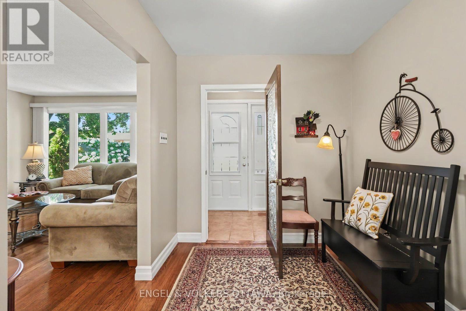 4 Bed, 2 Bath House for Sale in Ottawa – 2715 COLMAN STREET, Ottawa – MLS# X13676750 - Image 8