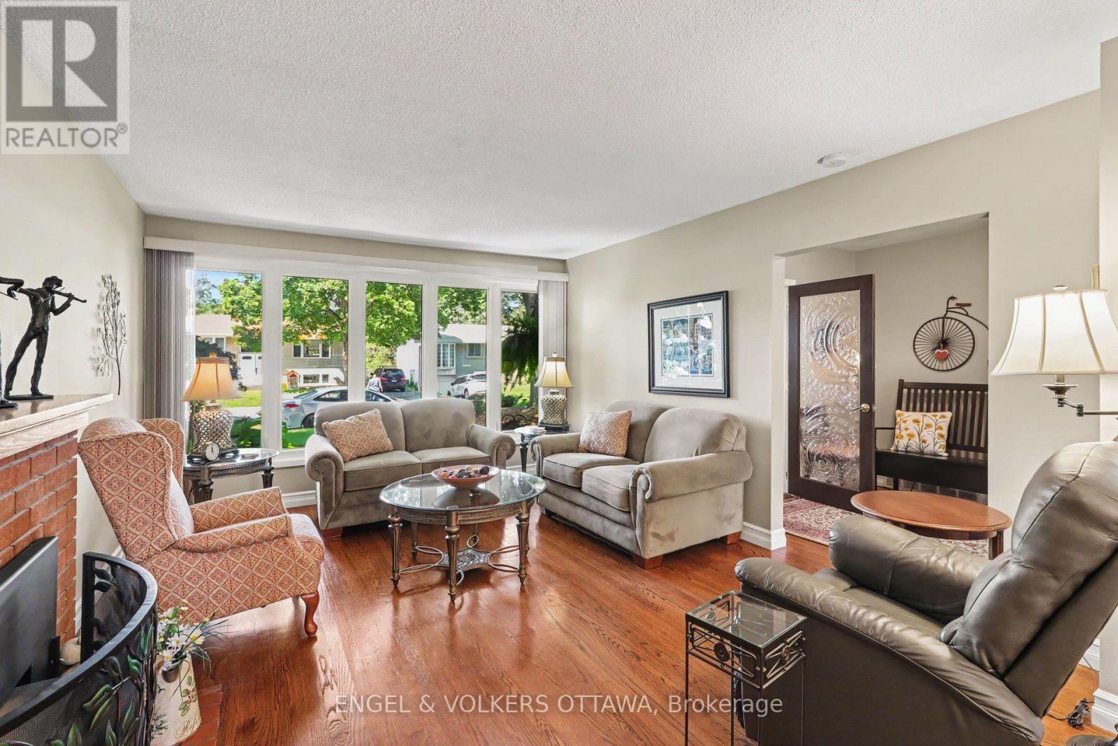 4 Bed, 2 Bath House for Sale in Ottawa – 2715 COLMAN STREET, Ottawa – MLS# X13676750 - Image 9