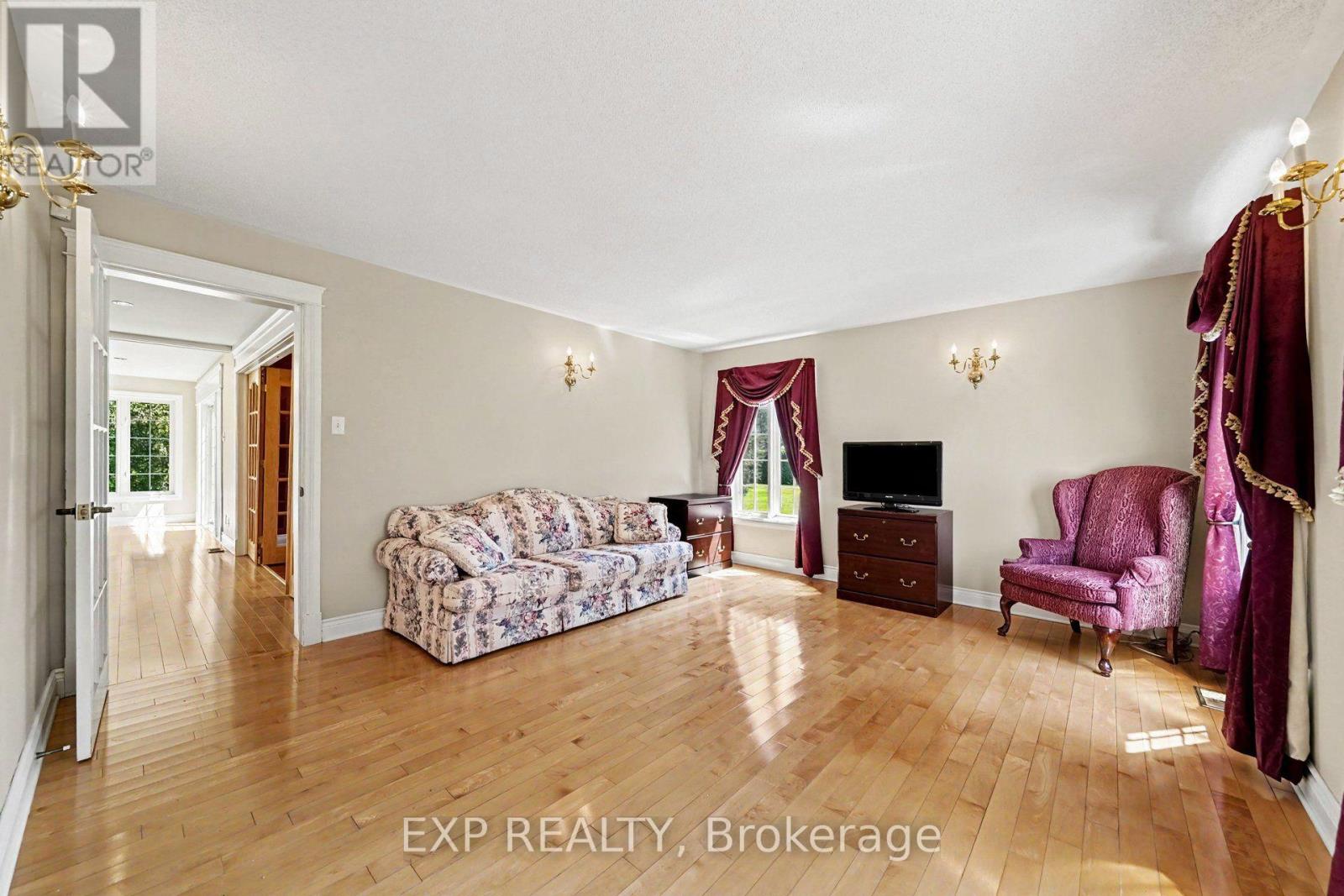 4 Bed, 3 Bath House for Sale in Russell – 1007 ST PIERRE ROAD, Russell – MLS# X13676844 - Image 13