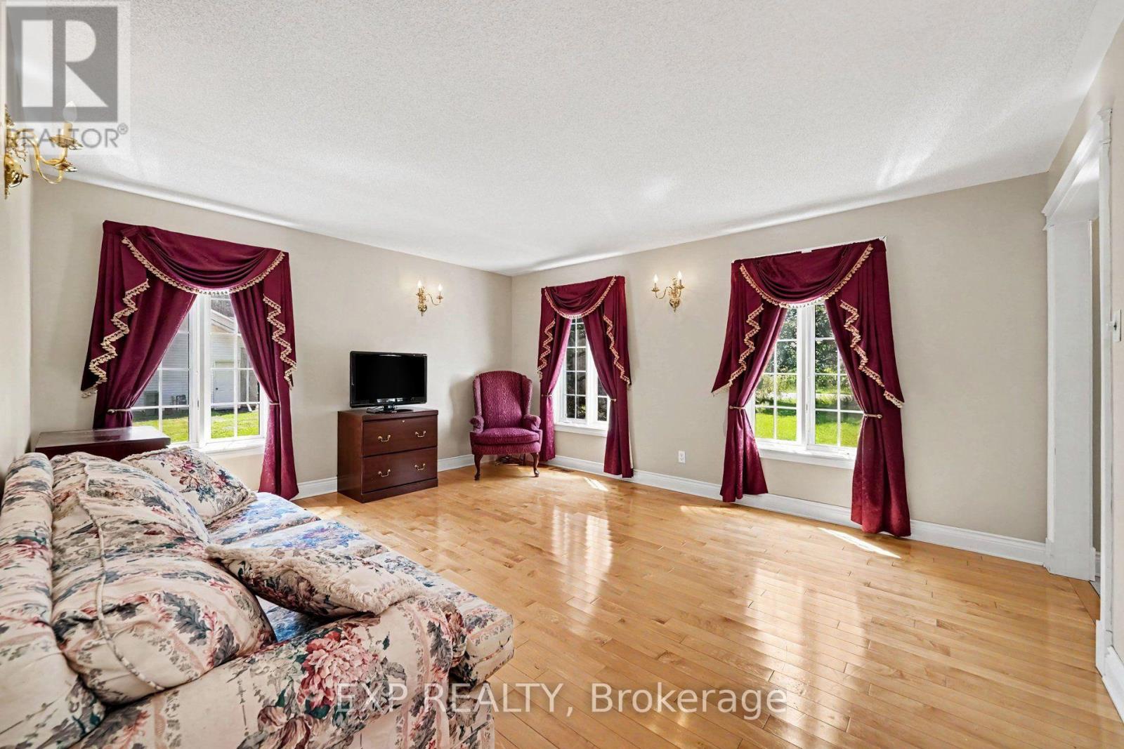 4 Bed, 3 Bath House for Sale in Russell – 1007 ST PIERRE ROAD, Russell – MLS# X13676844 - Image 15