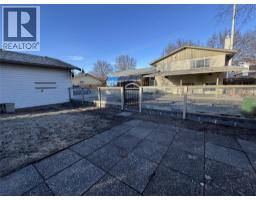 Full bathroom - 1441 Springfield Road, Kelowna, BC V1Y5V2 Photo 6