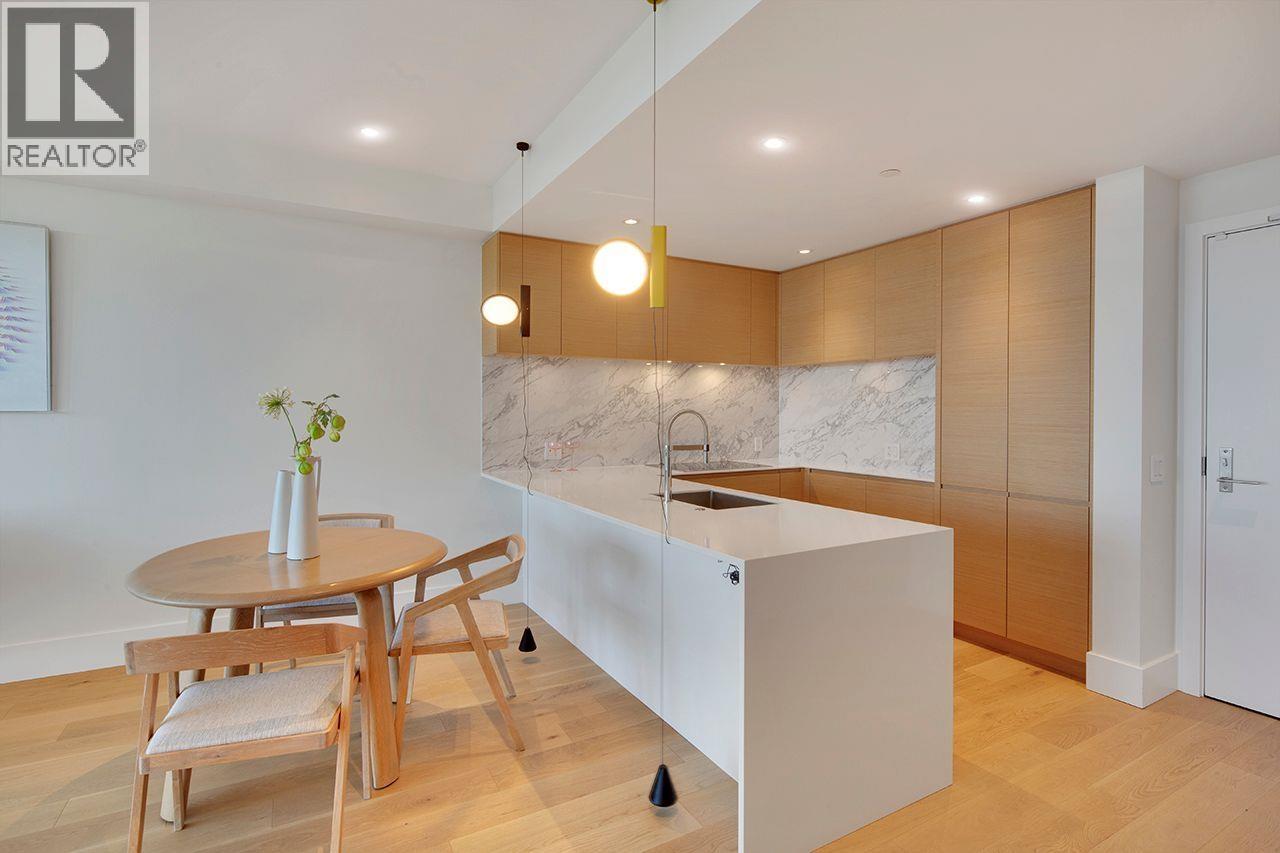 402 3101 BURFIELD PLACE, West Vancouver