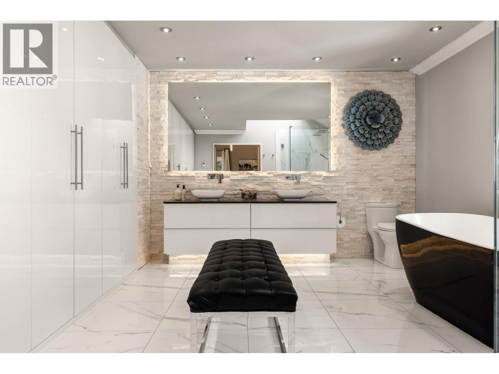 5522 DEERHORN LANE, North Vancouver