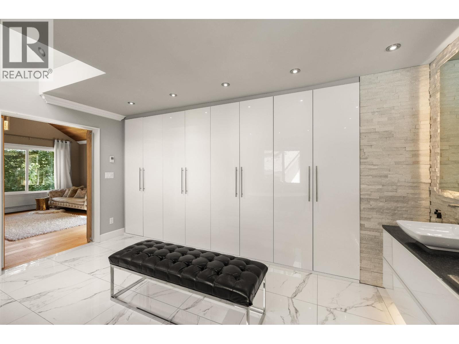 5522 DEERHORN LANE, North Vancouver