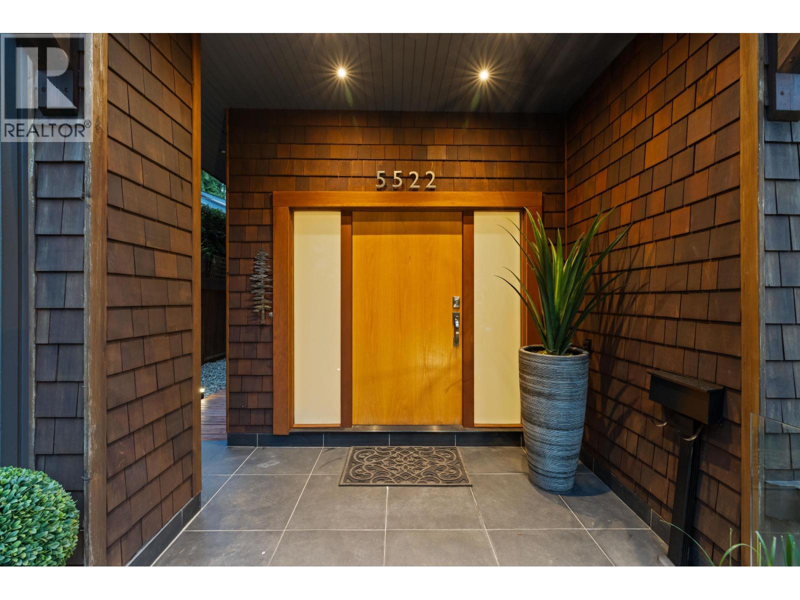 5522 DEERHORN LANE, North Vancouver