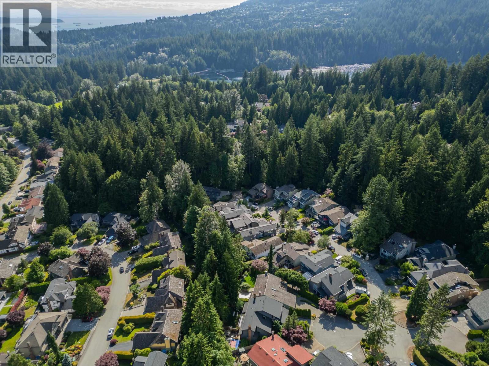 5522 DEERHORN LANE, North Vancouver