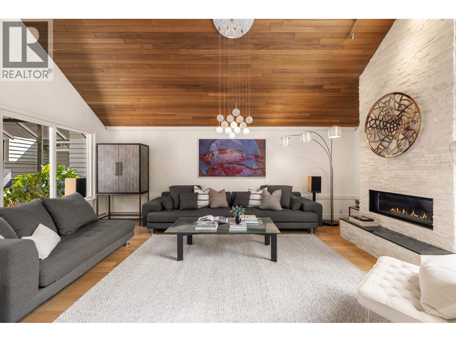 5522 DEERHORN LANE, North Vancouver