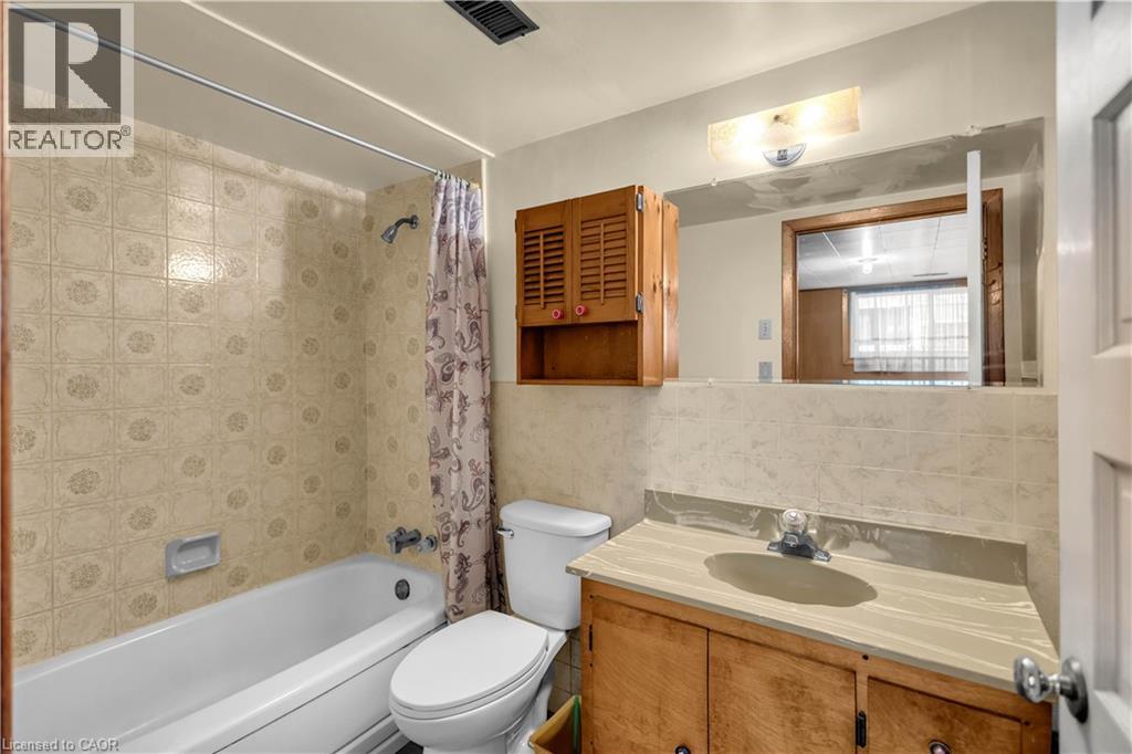 55 YOUNG Street - Image 37