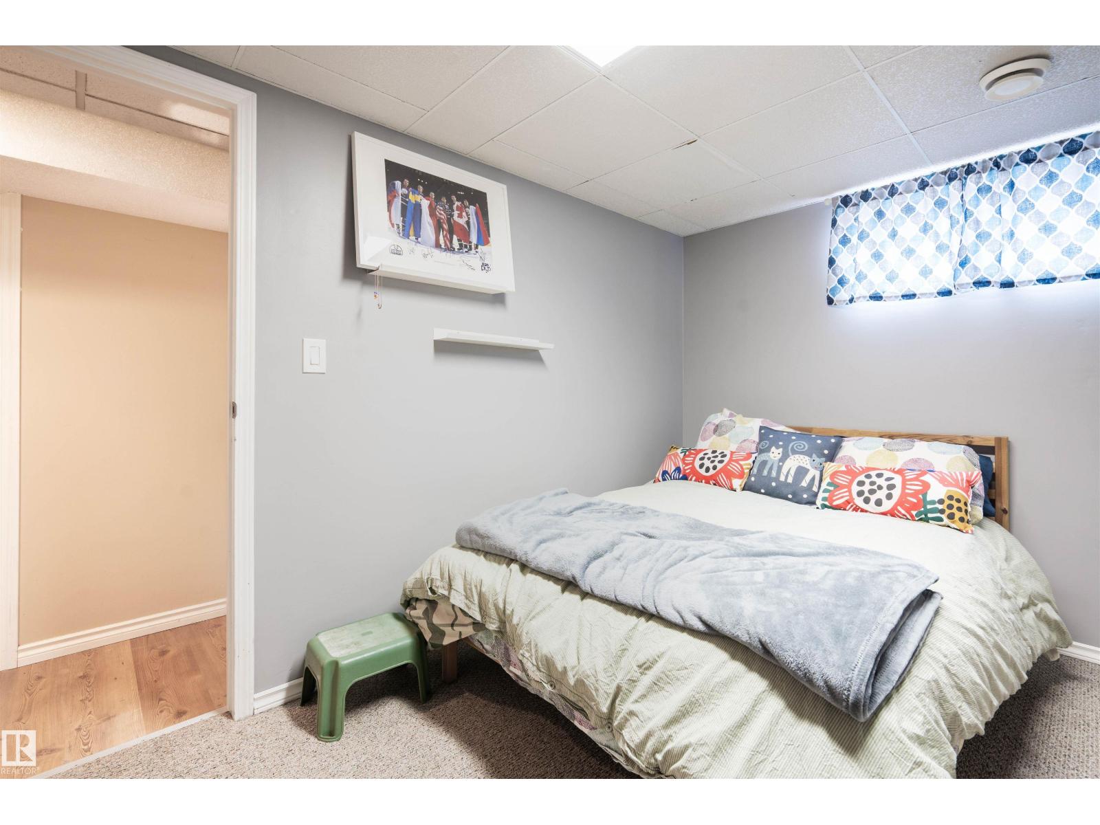 12022 43 Street NW - Photo 26
