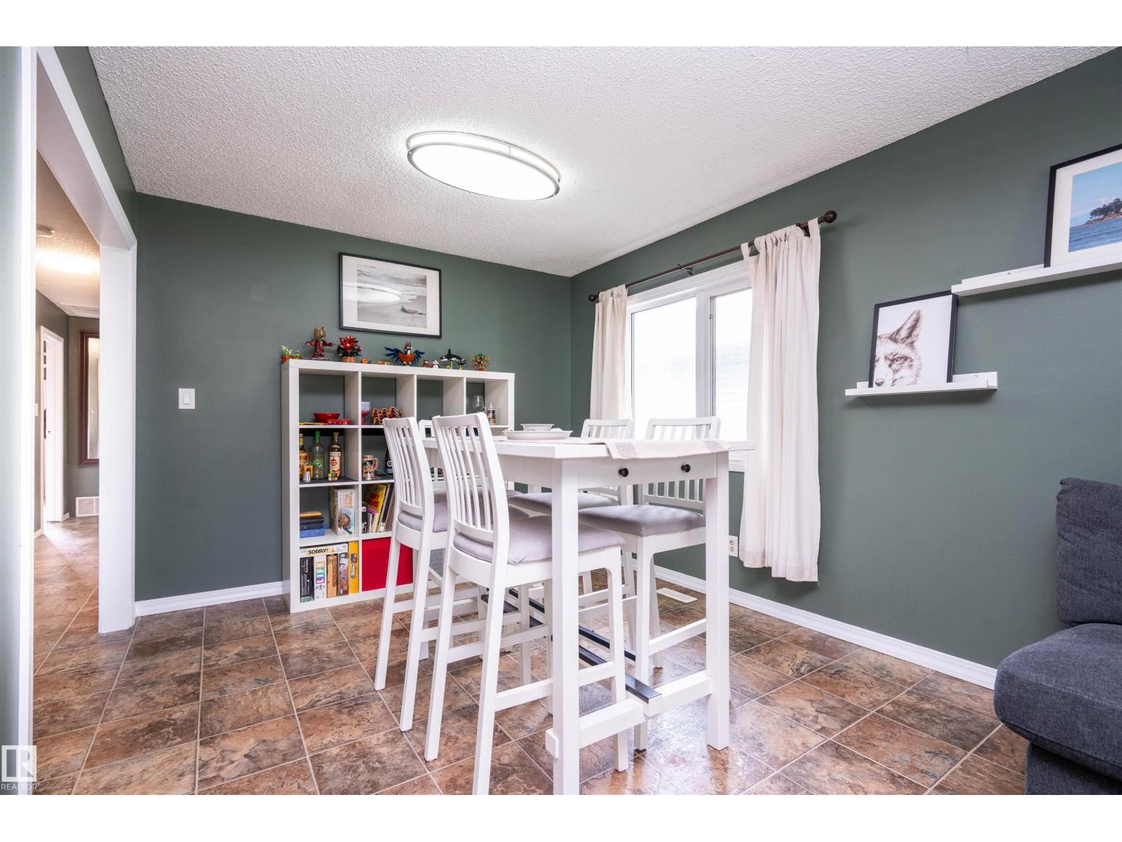 12022 43 ST NW - 10
