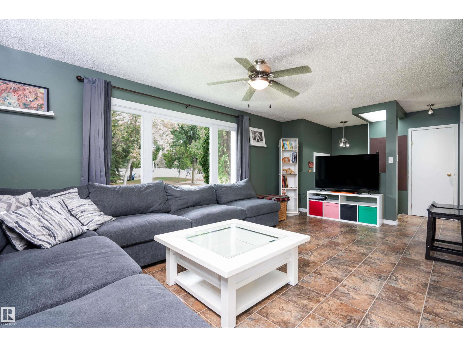 12022 43 ST NW - 4