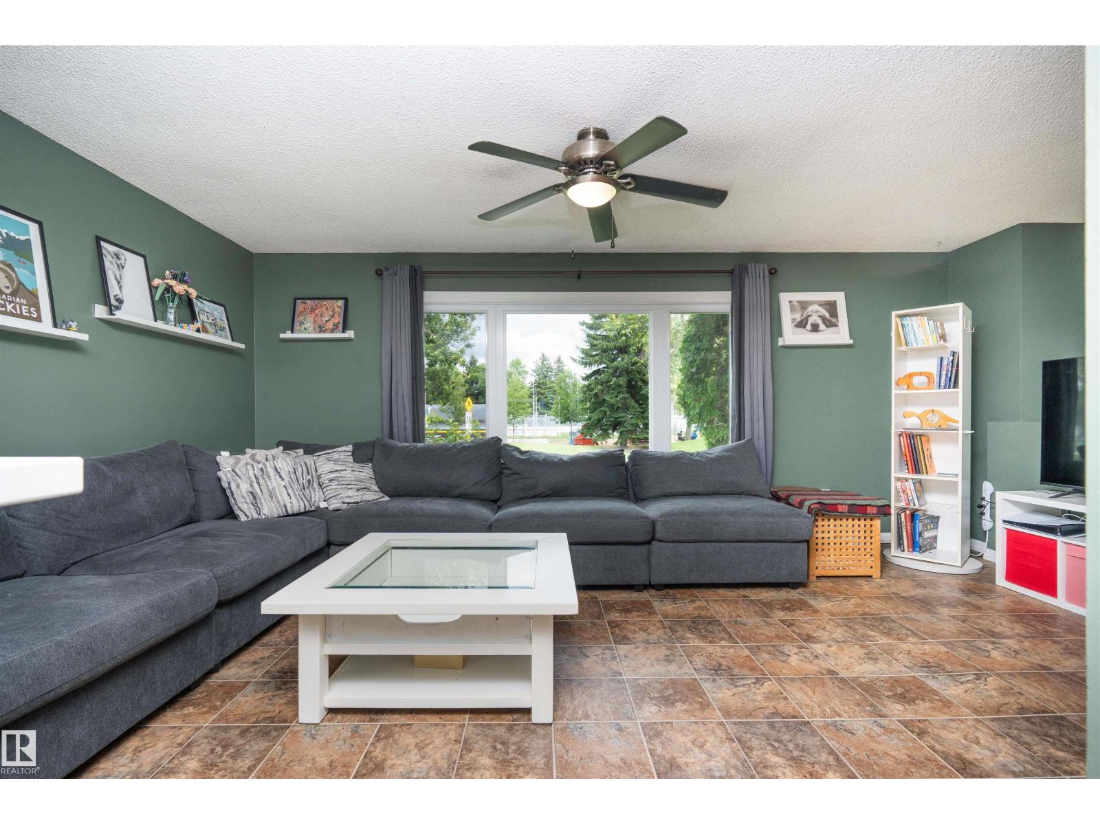 12022 43 ST NW - 3