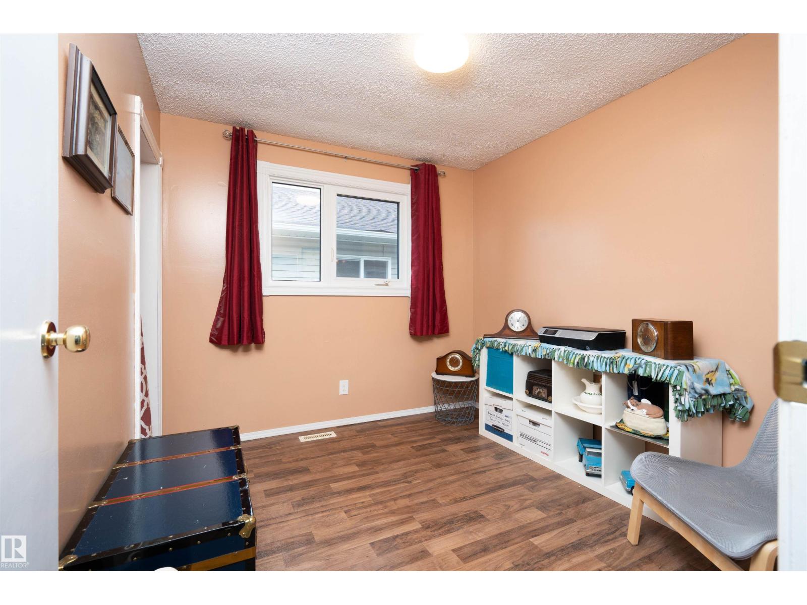 12022 43 Street NW - Photo 17
