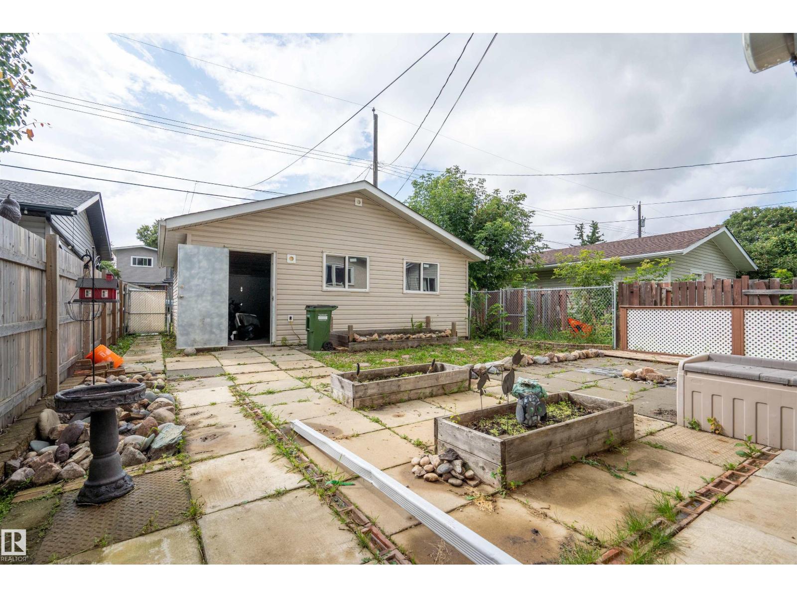12022 43 Street NW - Photo 32