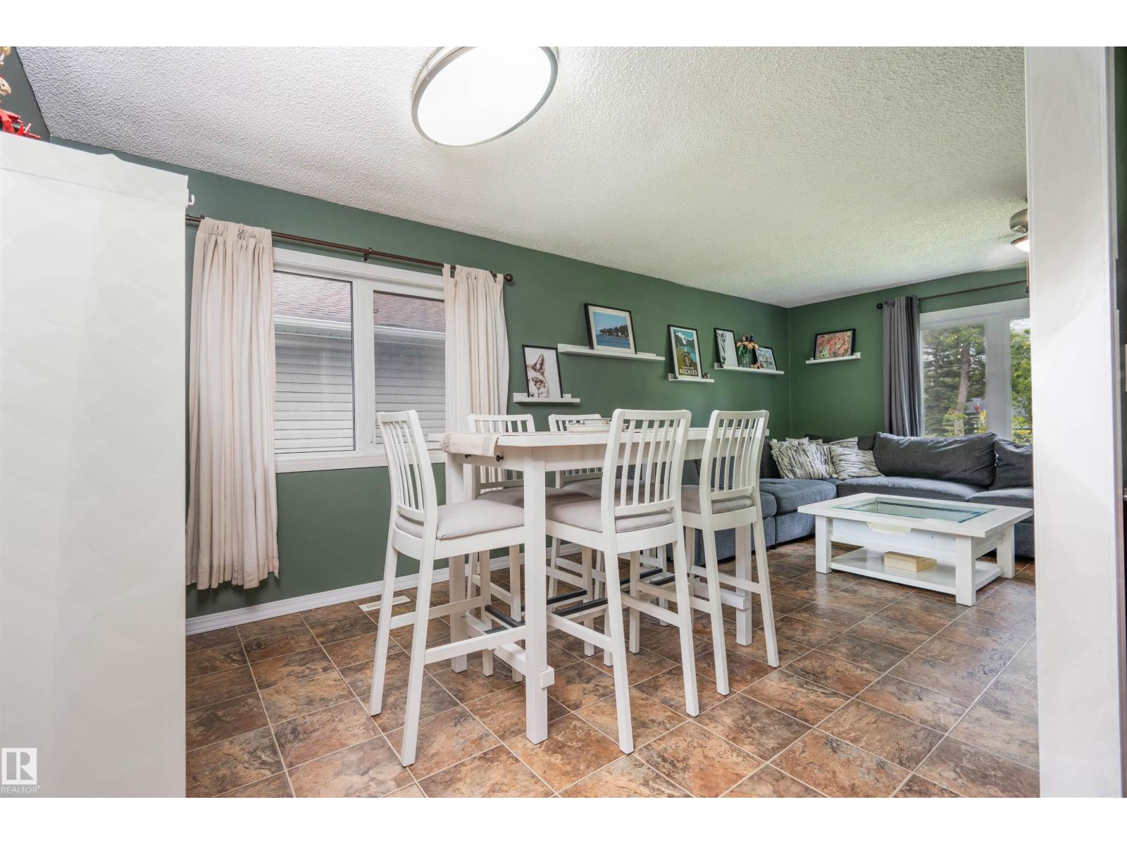 12022 43 ST NW - 9