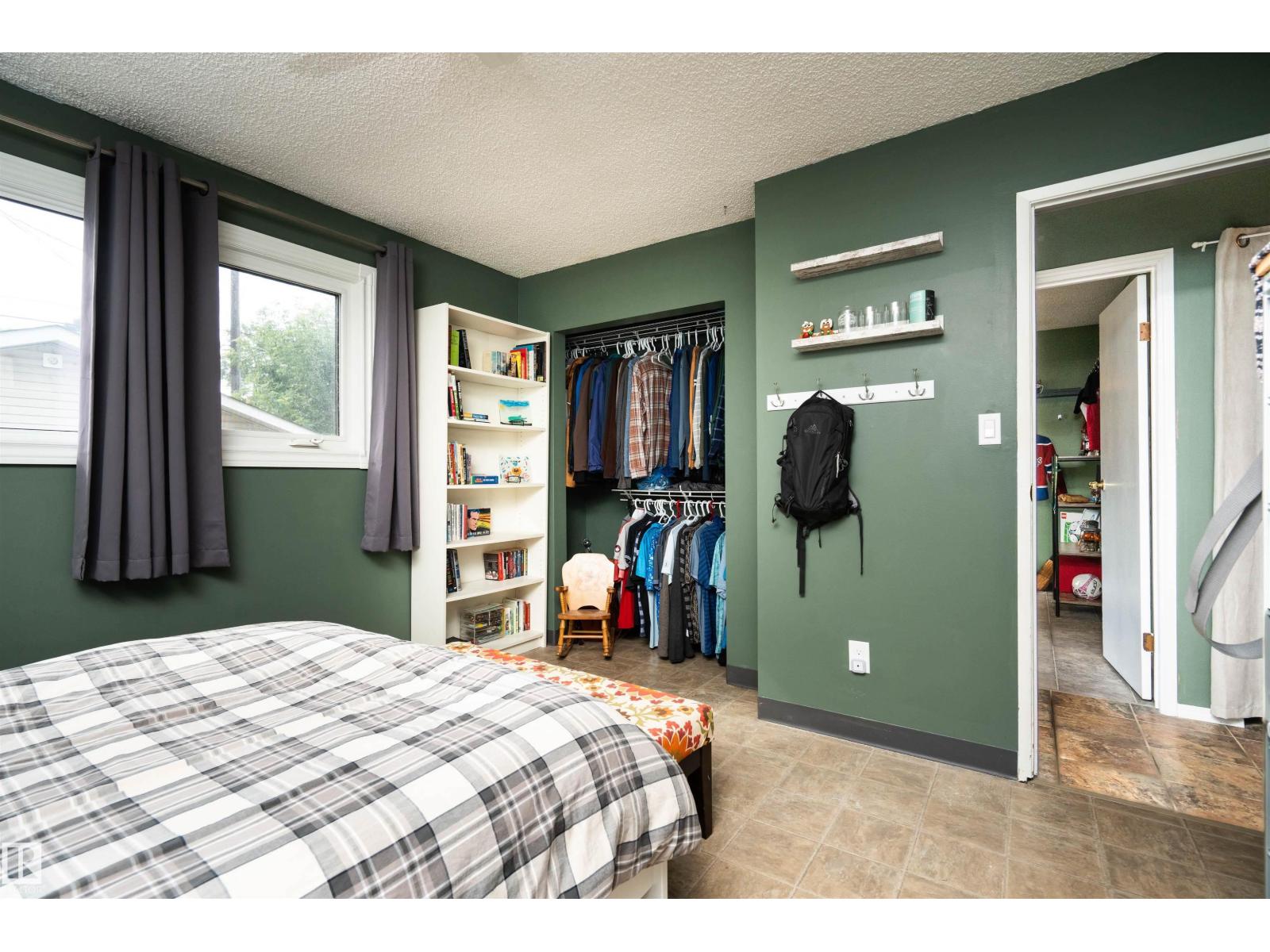 12022 43 Street NW - Photo 13