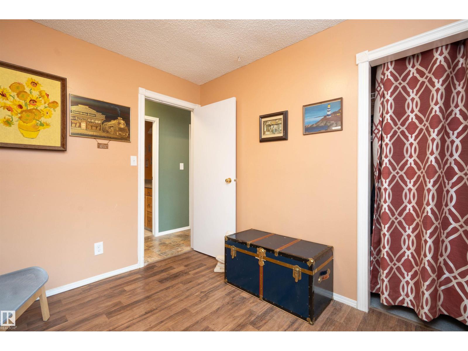 12022 43 ST NW - 16