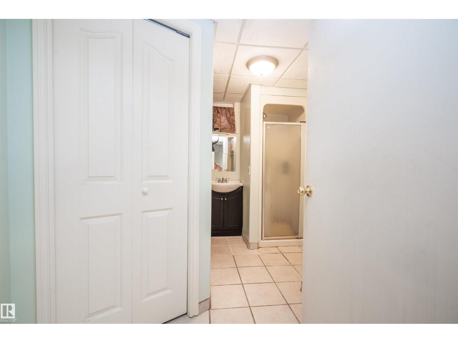 12022 43 Street NW - Photo 29