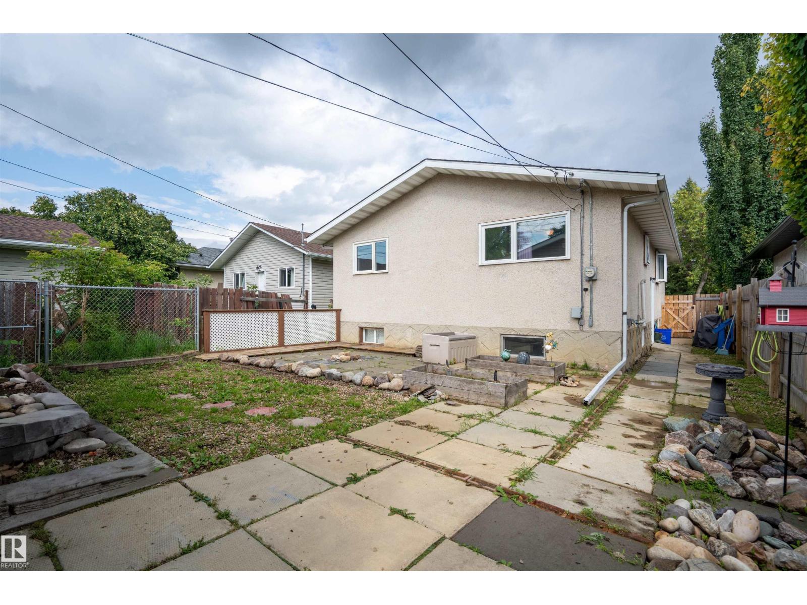 12022 43 ST NW - 33