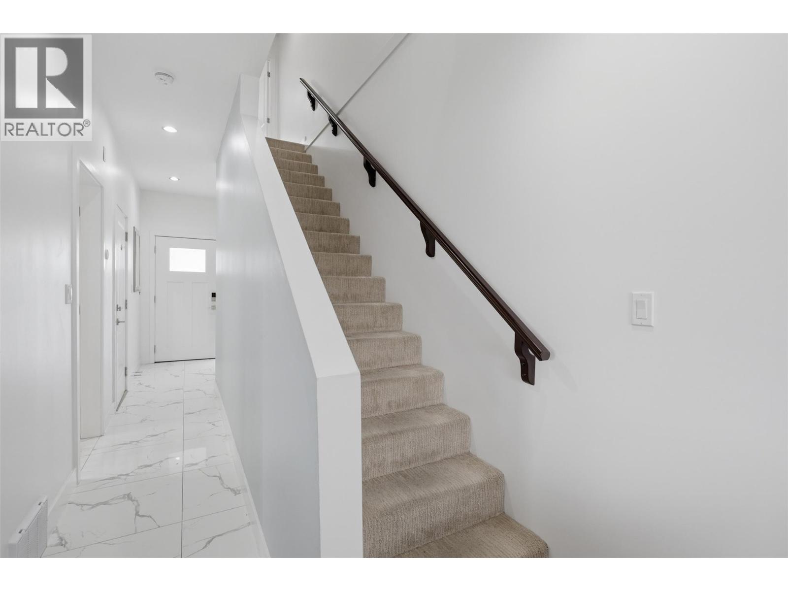 #102 438 WADDINGTON Drive - 15