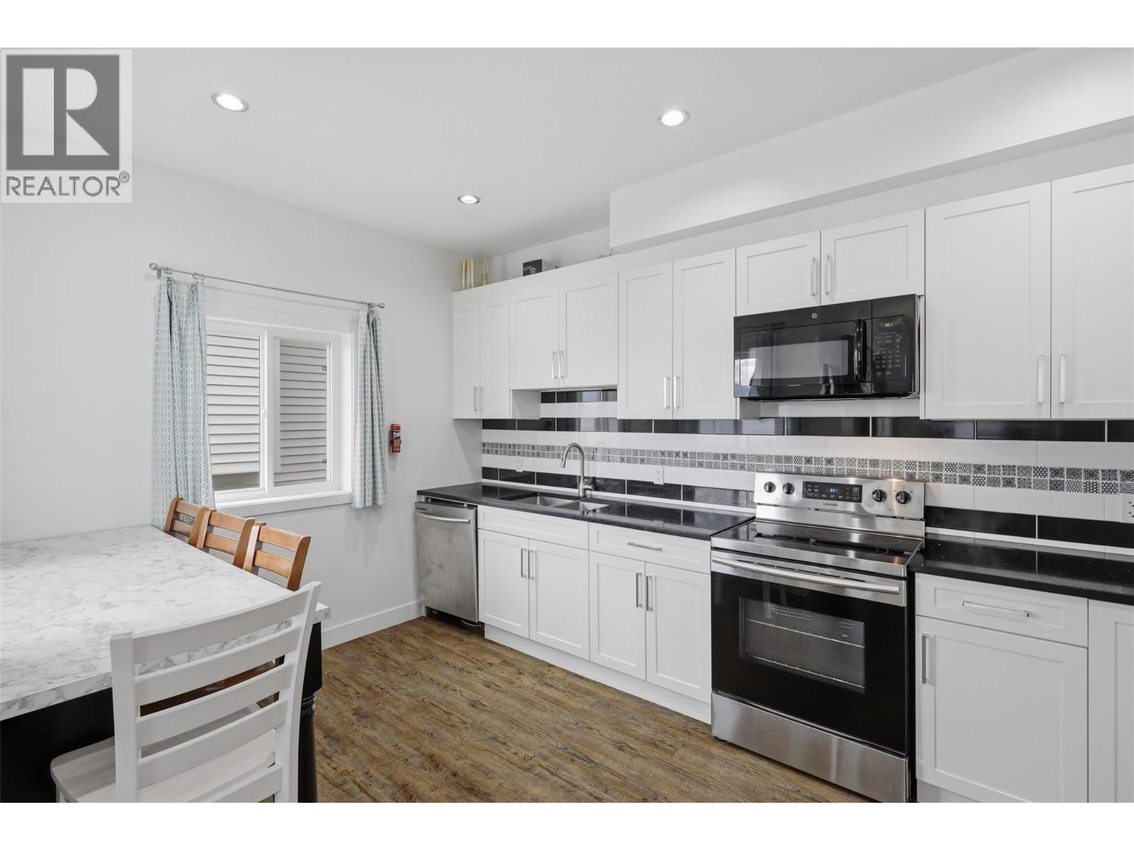 #102 438 WADDINGTON Drive - Image 4