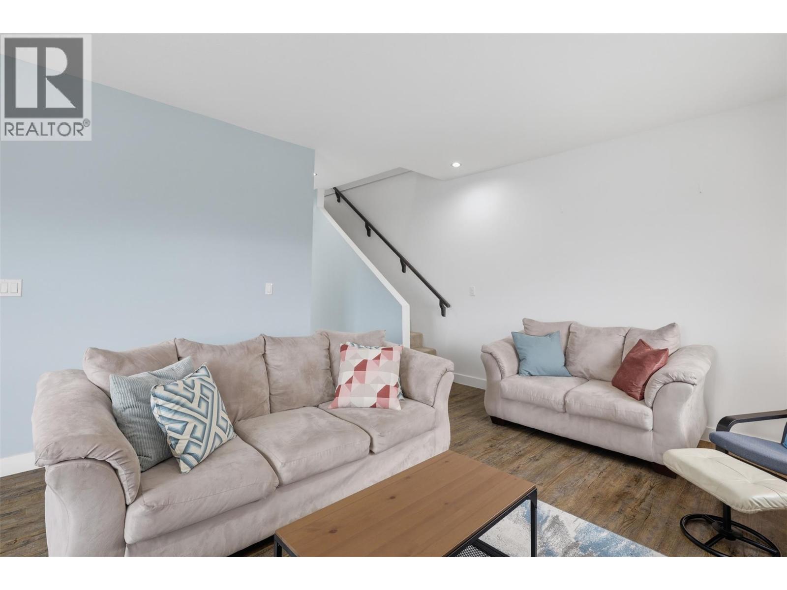 #102 438 WADDINGTON Drive - 13