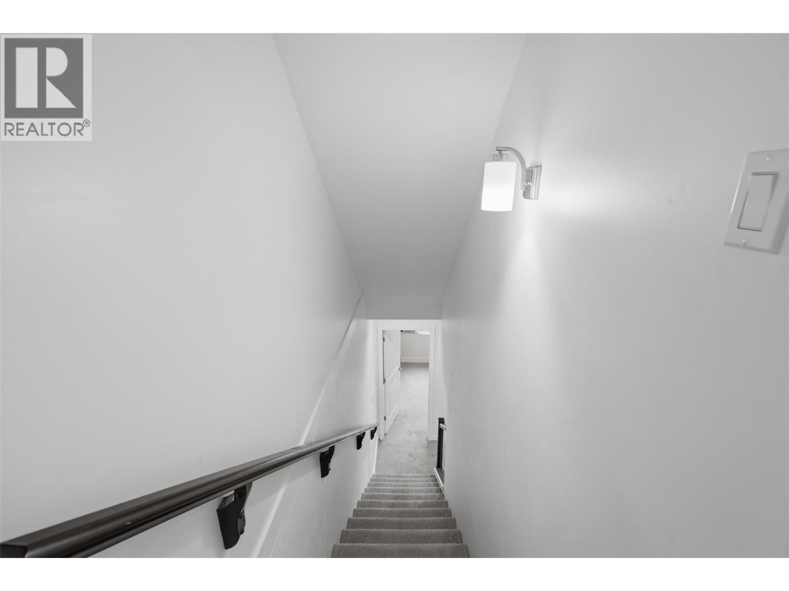 #102 438 WADDINGTON Drive - Image 28