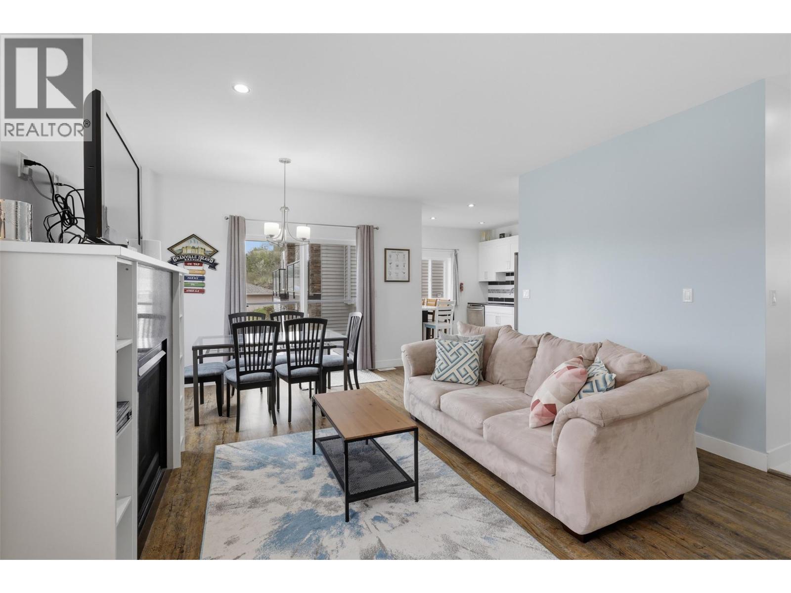 #102 438 WADDINGTON Drive - 12