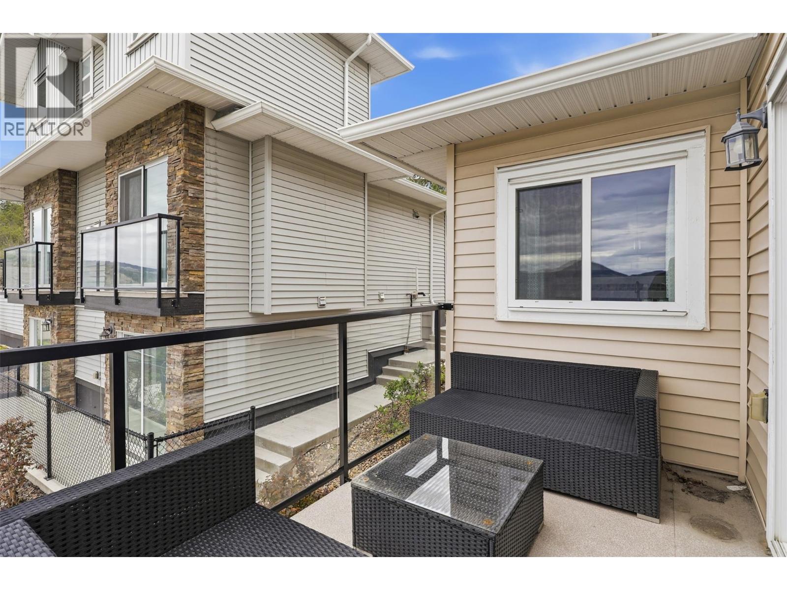#102 438 WADDINGTON Drive - 10