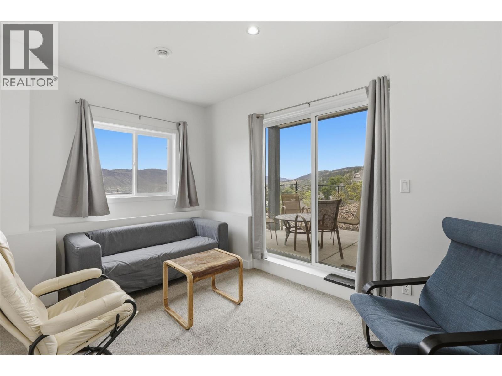 #102 438 WADDINGTON Drive - 29
