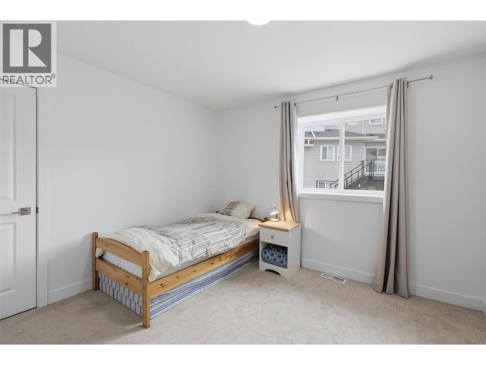 #102 438 WADDINGTON Drive - 22