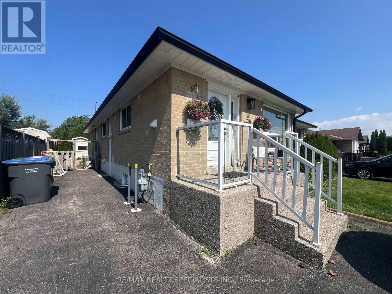 Photo of 1763 Sandgate Crescent