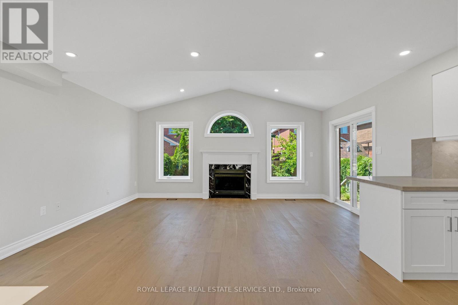 3955 FOXWOOD AVENUE - 4