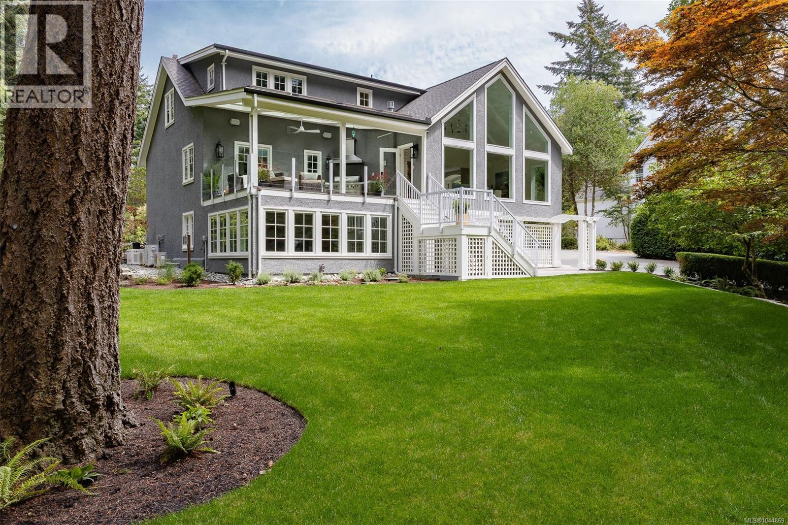  2535 Queenswood Drive, Saanich