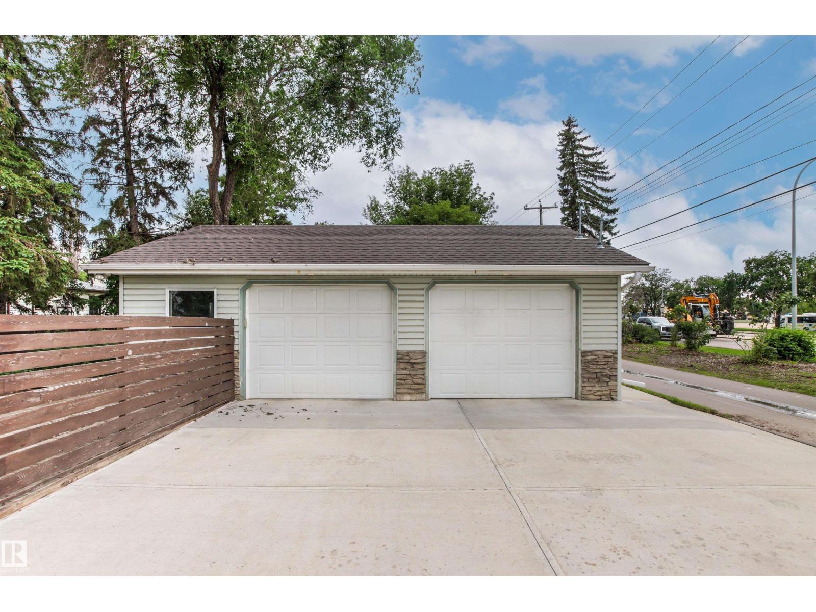 13868 110A AV NW - 53