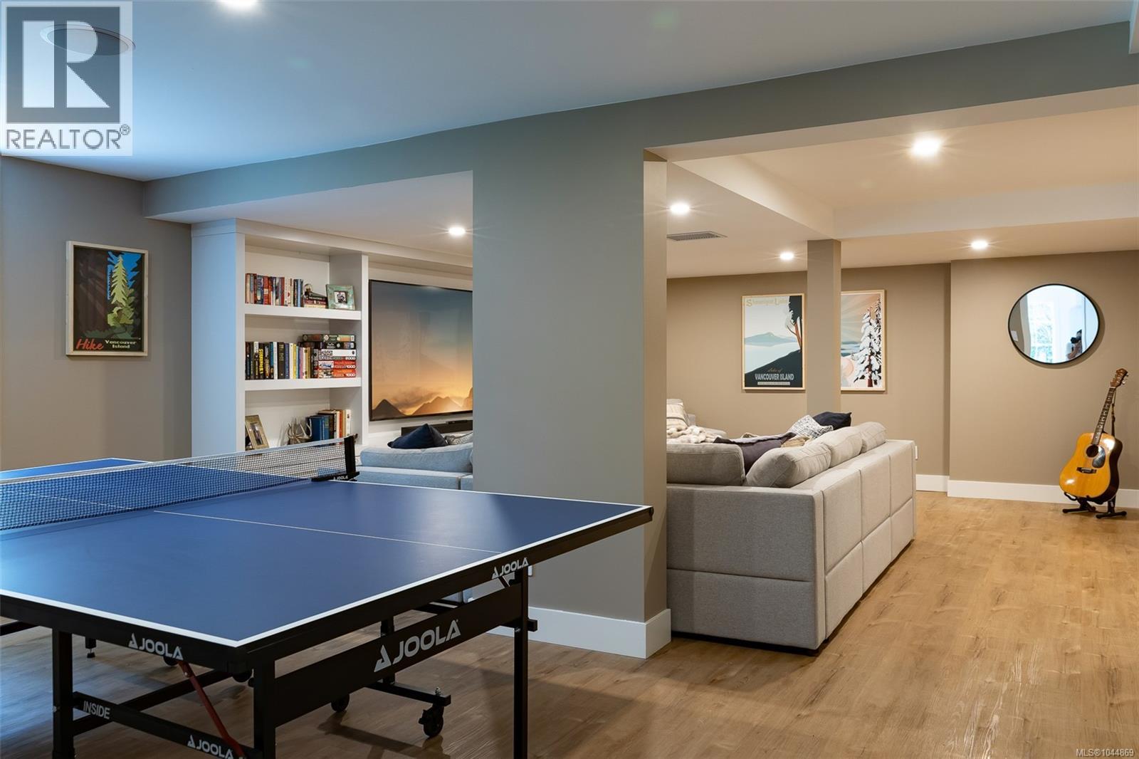  2535 Queenswood Drive, Saanich