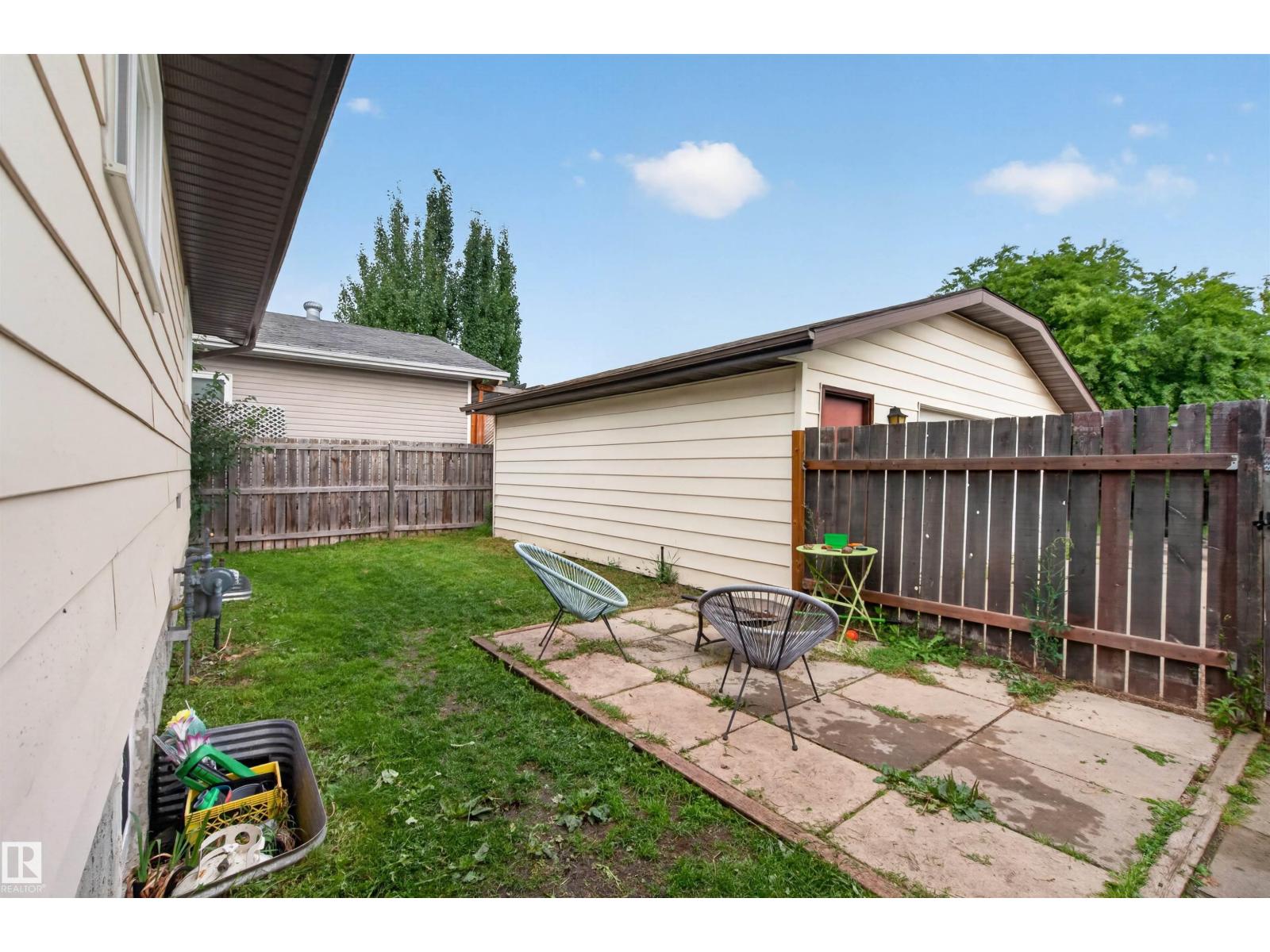 9328 175 AV NW - 27