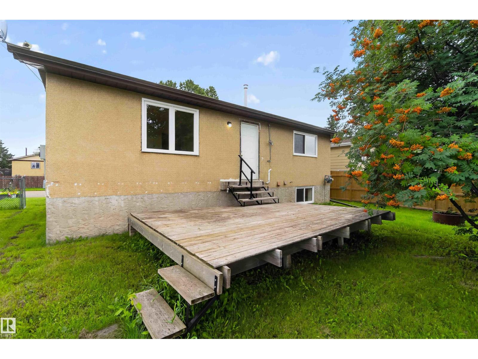 5214 46 ST - 45