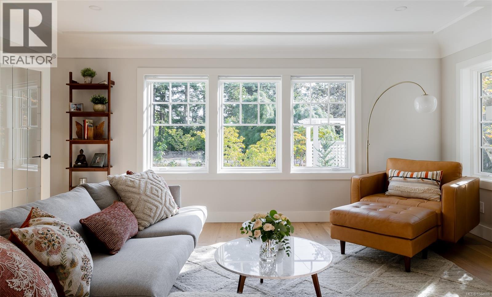  2535 Queenswood Drive, Saanich