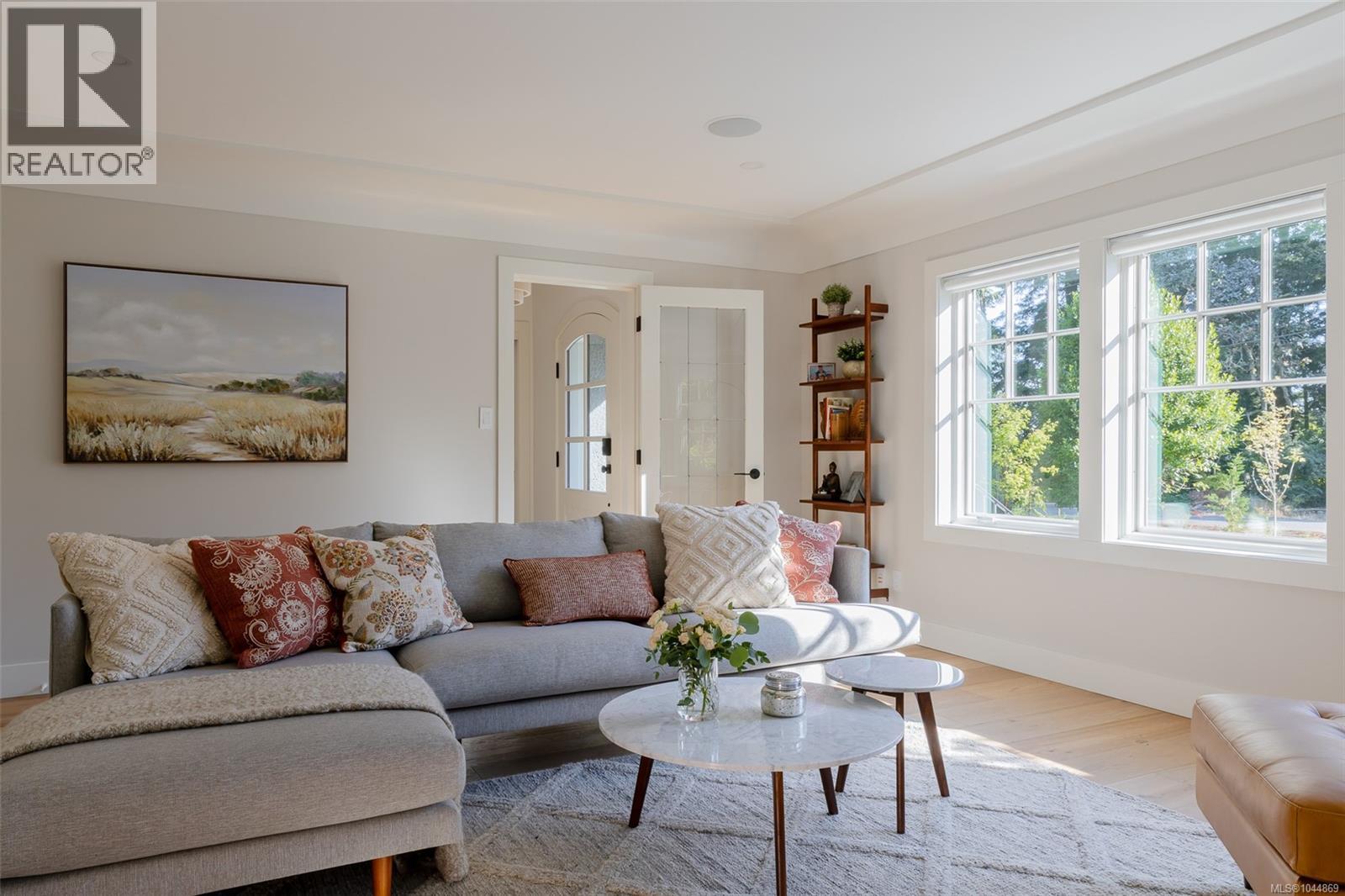  2535 Queenswood Drive, Saanich