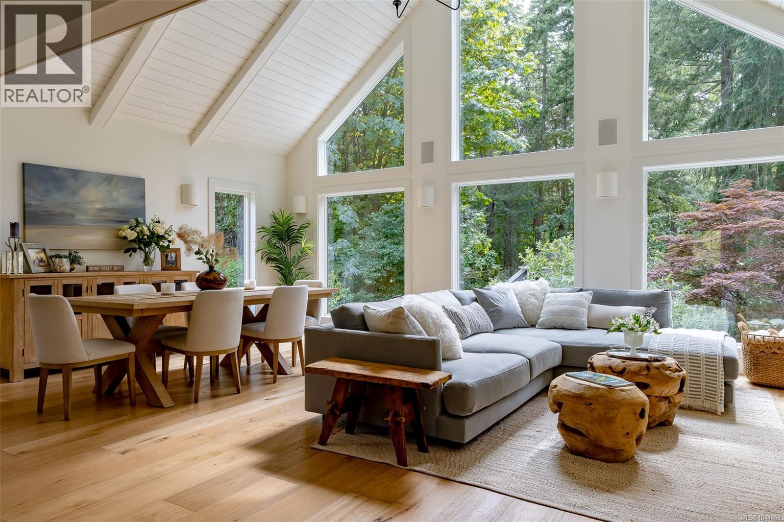  2535 Queenswood Drive, Saanich