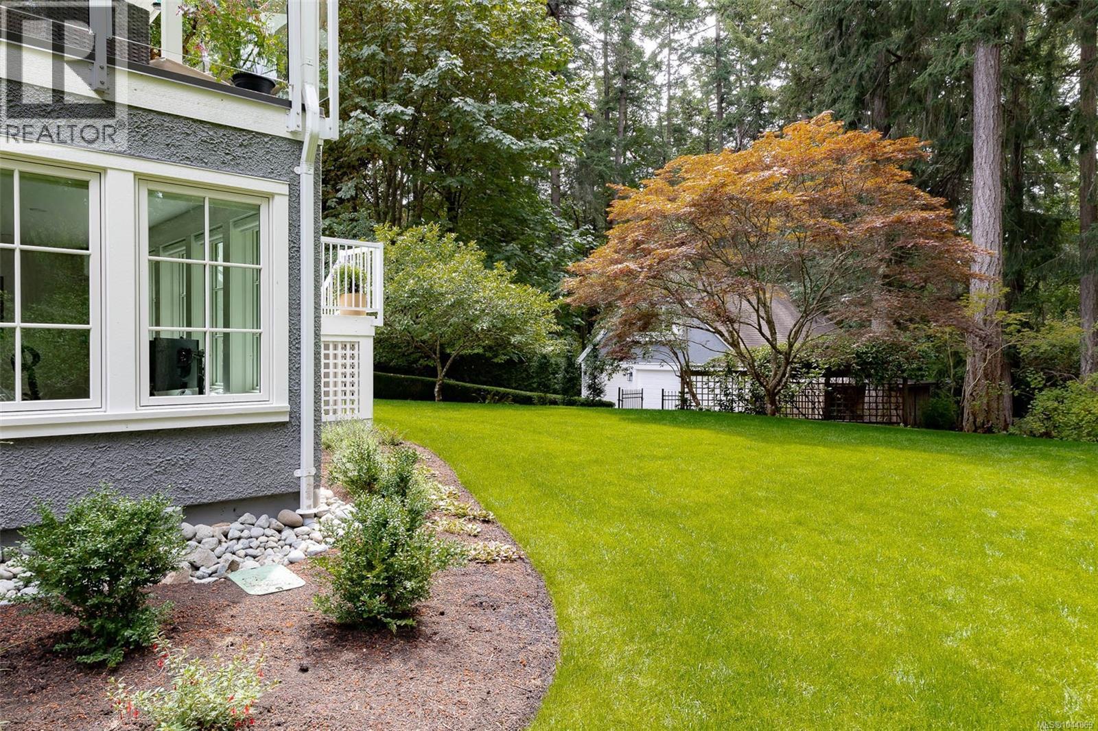  2535 Queenswood Drive, Saanich