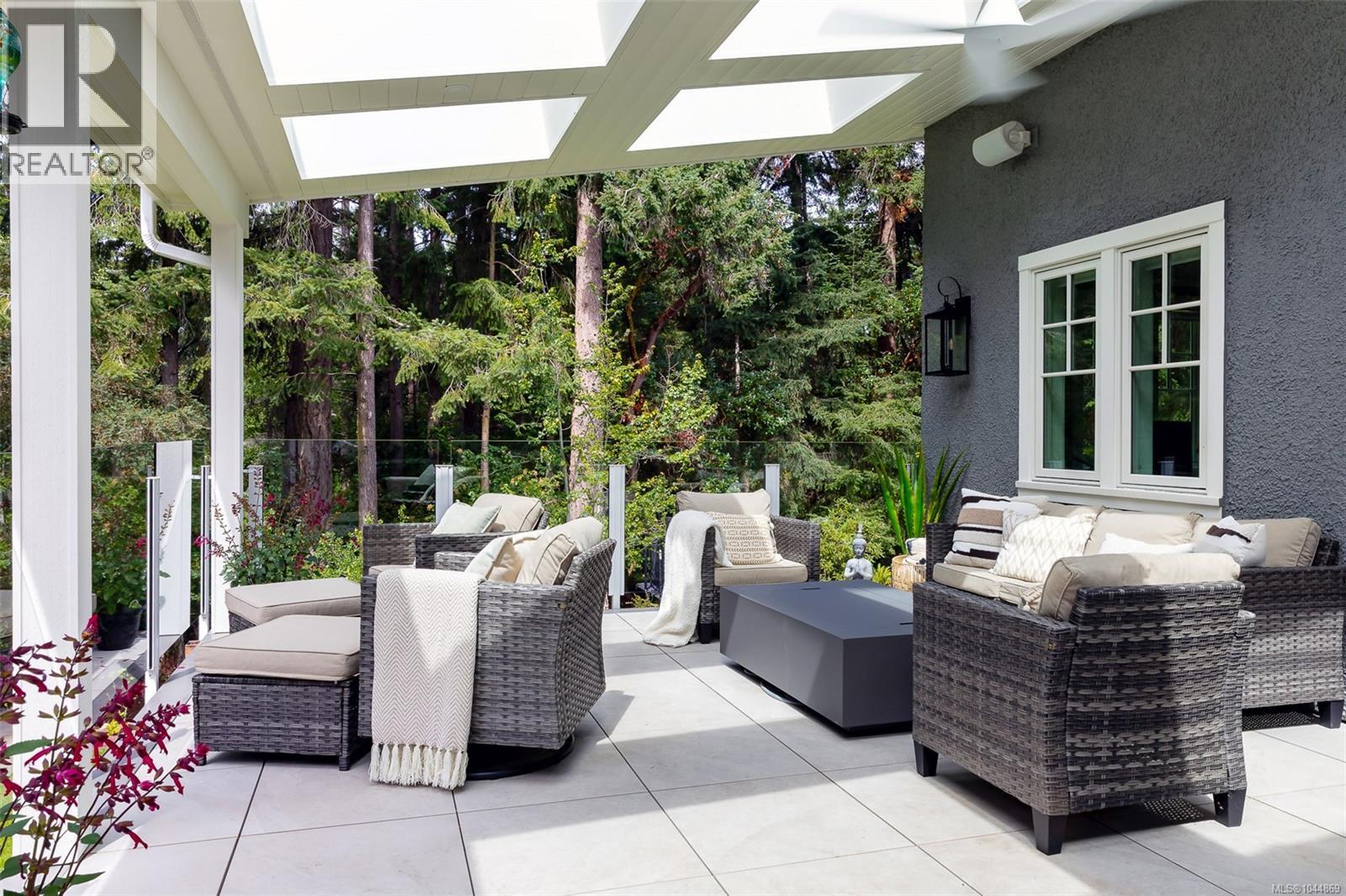  2535 Queenswood Drive, Saanich