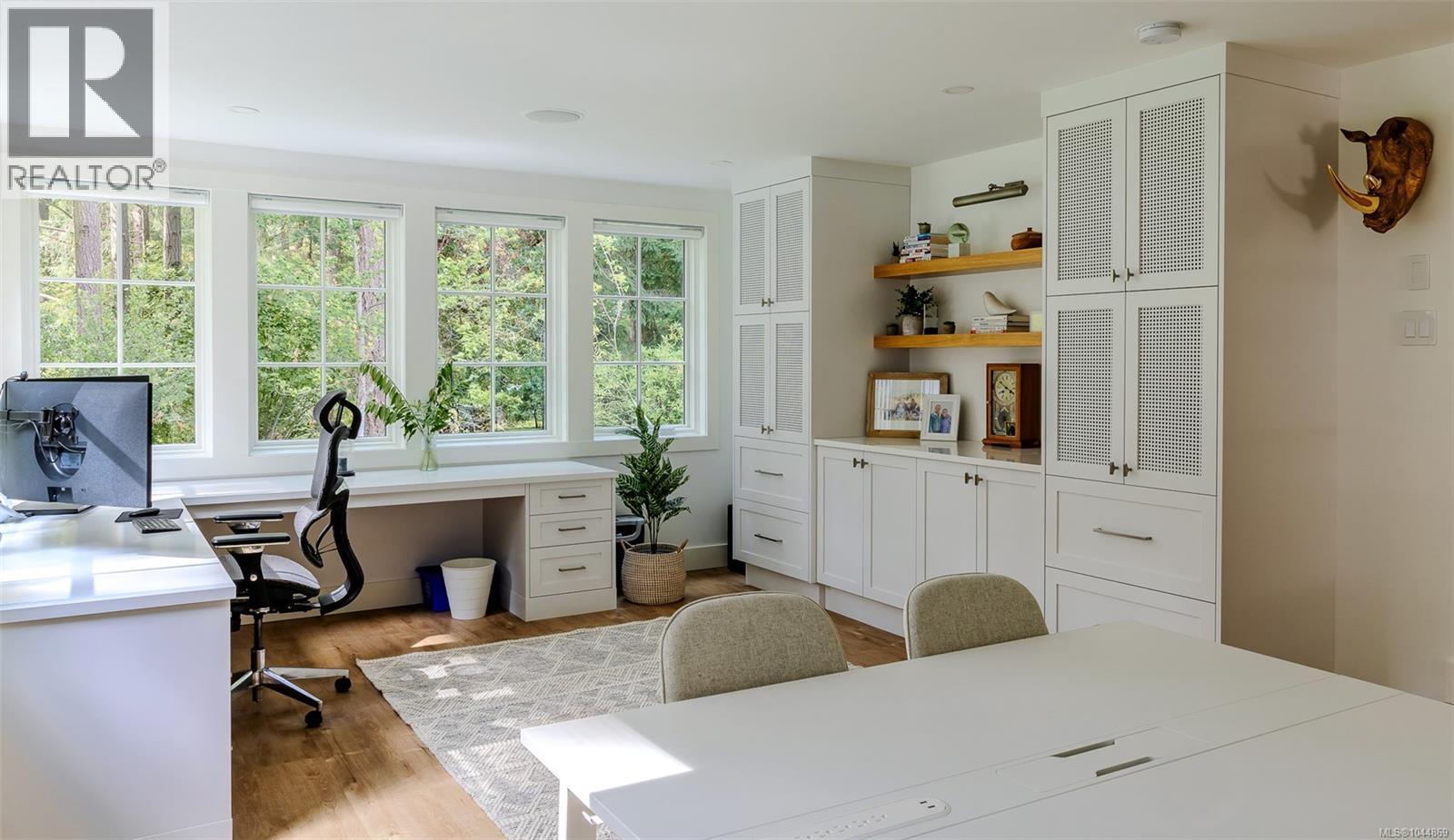  2535 Queenswood Drive, Saanich
