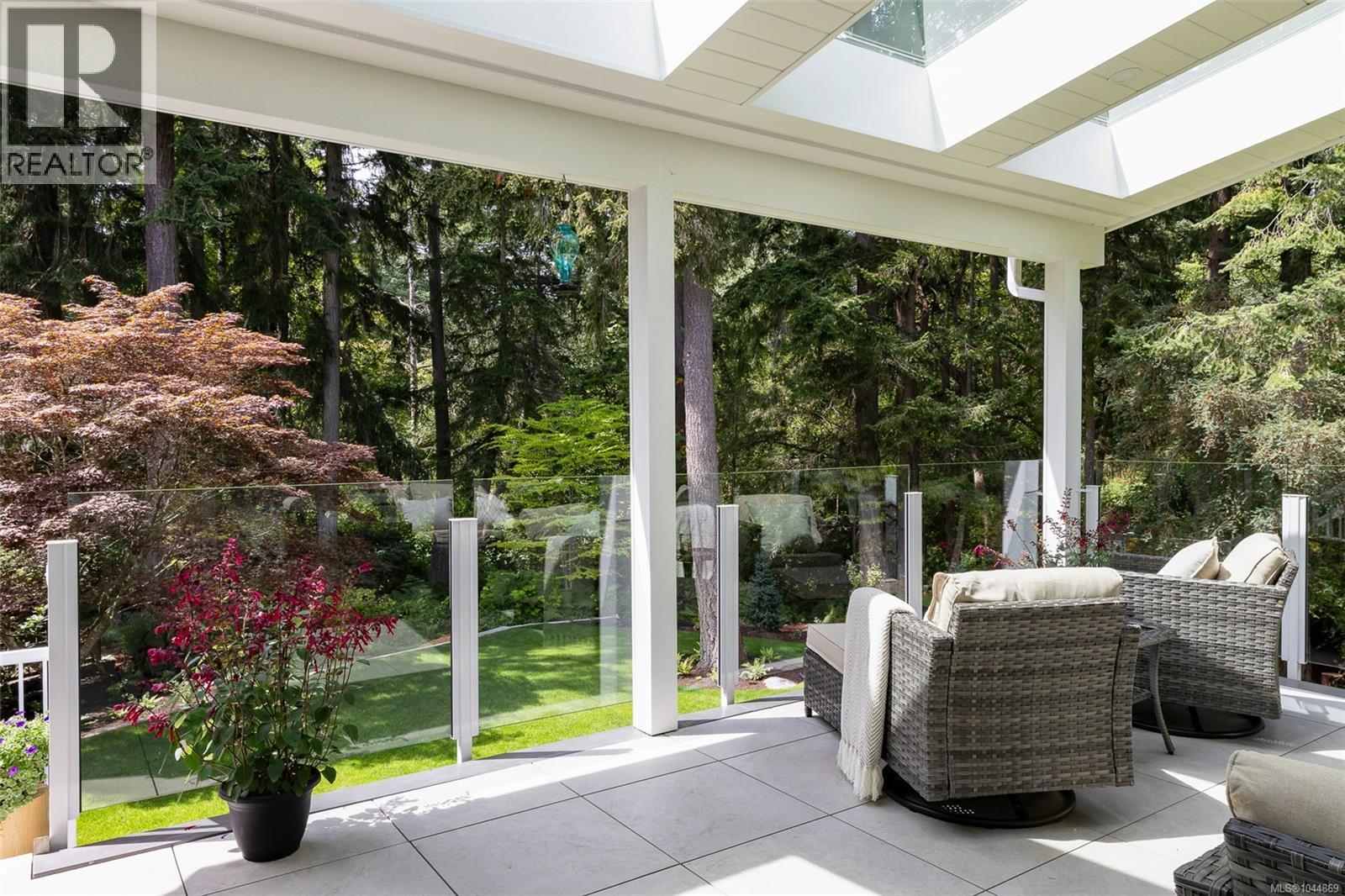  2535 Queenswood Drive, Saanich